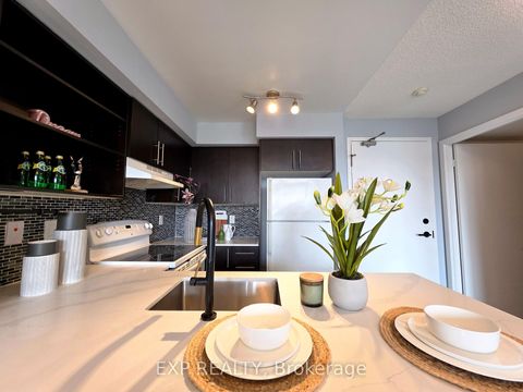 Photo 6 at 723 - 120 Dallimore Circle, Don Mills, Toronto