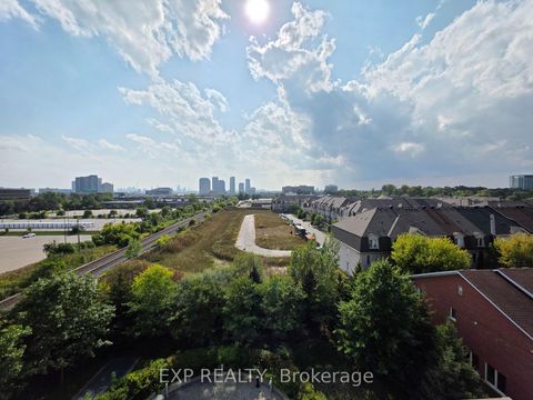 Photo 15 at 723 - 120 Dallimore Circle, Don Mills, Toronto