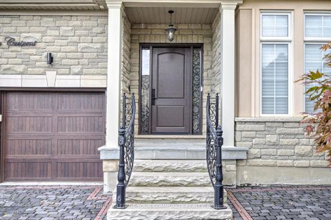 Photo 2 at 92 Heintzman Crescent, Patterson, Vaughan