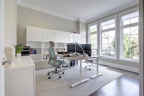 Photo 5 at 92 Heintzman Crescent, Patterson, Vaughan