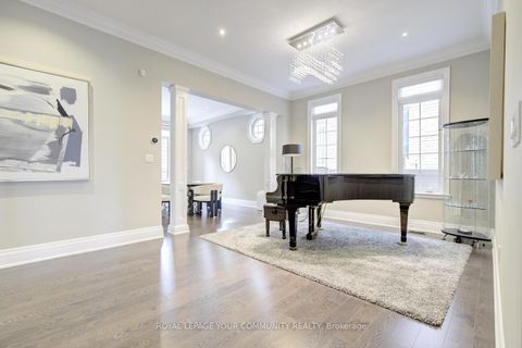 Photo 7 at 92 Heintzman Crescent, Patterson, Vaughan
