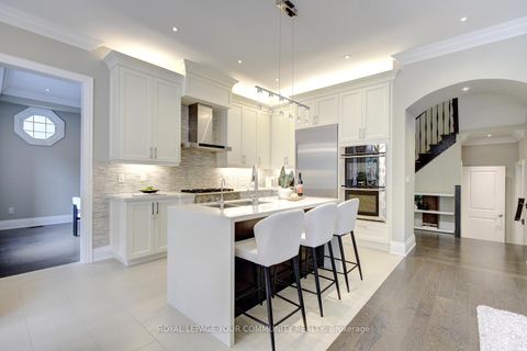 Photo 14 at 92 Heintzman Crescent, Patterson, Vaughan