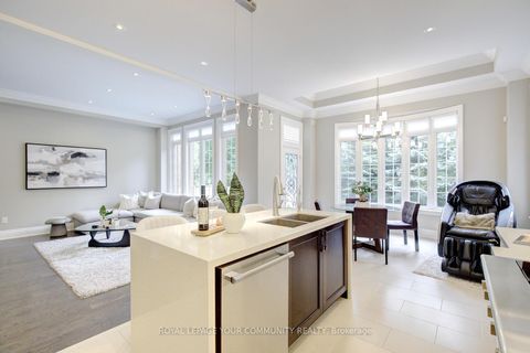 Photo 16 at 92 Heintzman Crescent, Patterson, Vaughan