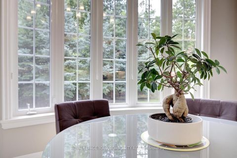 Photo 20 at 92 Heintzman Crescent, Patterson, Vaughan