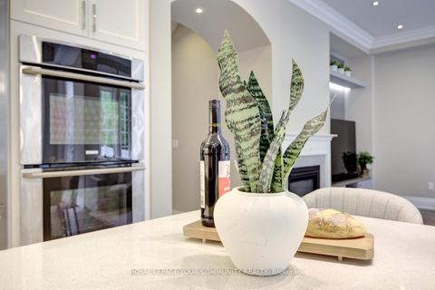 Photo 21 at 92 Heintzman Crescent, Patterson, Vaughan