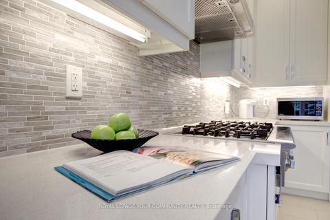 Photo 22 at 92 Heintzman Crescent, Patterson, Vaughan