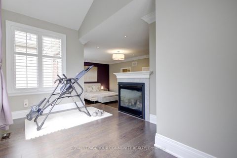 Photo 27 at 92 Heintzman Crescent, Patterson, Vaughan