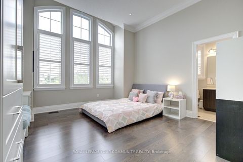 Photo 32 at 92 Heintzman Crescent, Patterson, Vaughan