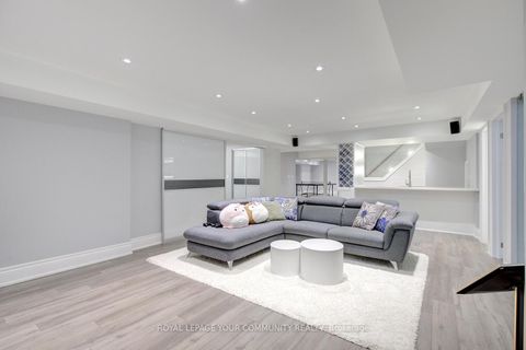 Photo 42 at 92 Heintzman Crescent, Patterson, Vaughan
