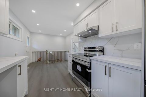 Photo 10 at 3 Glendower Circuit, L'Amoreaux, Toronto