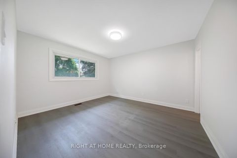 Photo 13 at 3 Glendower Circuit, L'Amoreaux, Toronto
