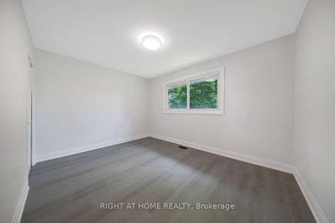 Photo 15 at 3 Glendower Circuit, L'Amoreaux, Toronto