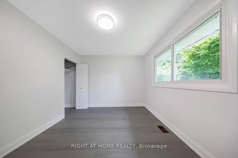 Photo 16 at 3 Glendower Circuit, L'Amoreaux, Toronto
