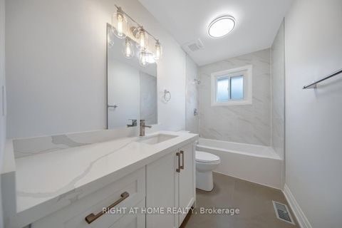 Photo 19 at 3 Glendower Circuit, L'Amoreaux, Toronto