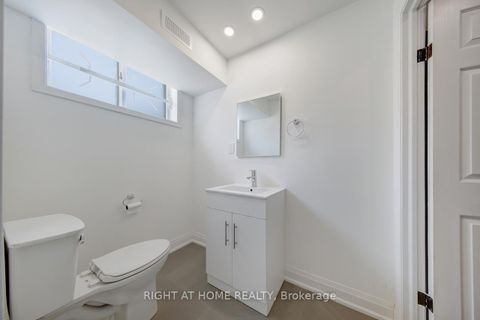 Photo 25 at 3 Glendower Circuit, L'Amoreaux, Toronto