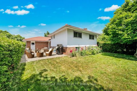 Photo 29 at 3 Glendower Circuit, L'Amoreaux, Toronto