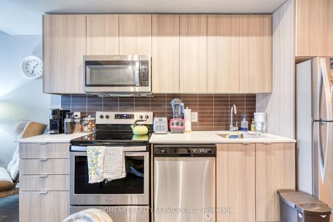 Photo 10 at 315 - 3237 Bayview Avenue N, Bayview Village, Toronto