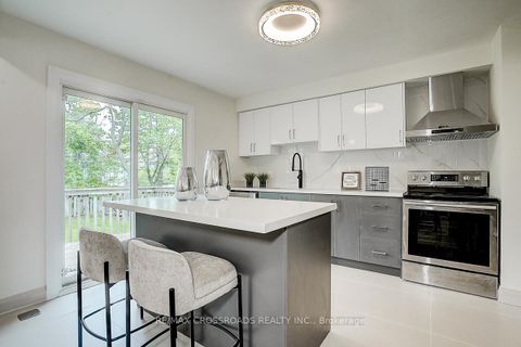 Photo 13 at 160 letitia Street, Letitia Heights, Barrie