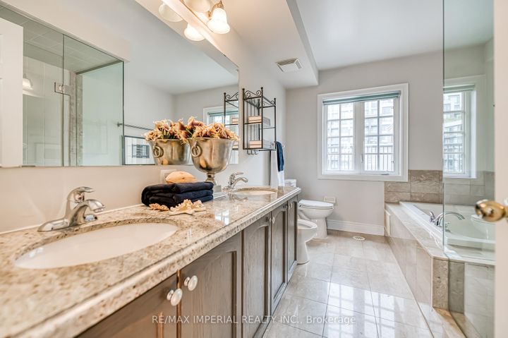 Photo 32 at 21 MACKENZIE'S STAND Avenue, Unionville, Markham