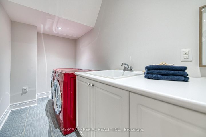 Photo 41 at 21 MACKENZIE'S STAND Avenue, Unionville, Markham