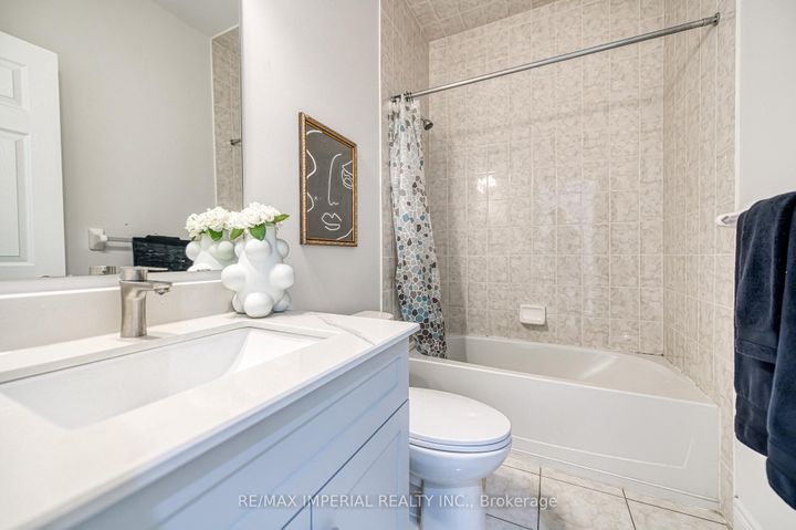 Photo 42 at 21 MACKENZIE'S STAND Avenue, Unionville, Markham