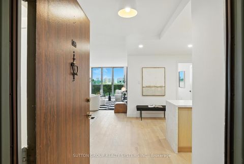 Photo 1 at 907 - 812 Burnhamthorpe Road, Markland Wood, Toronto