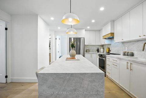 Photo 12 at 907 - 812 Burnhamthorpe Road, Markland Wood, Toronto