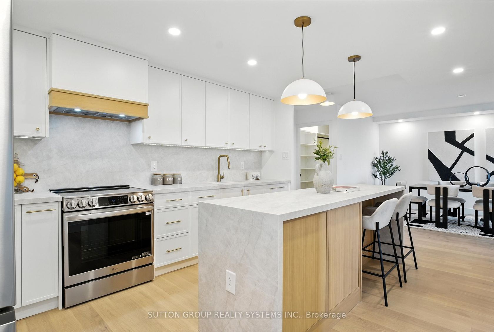 907 - 812 Burnhamthorpe Road, Markland Wood, Toronto 