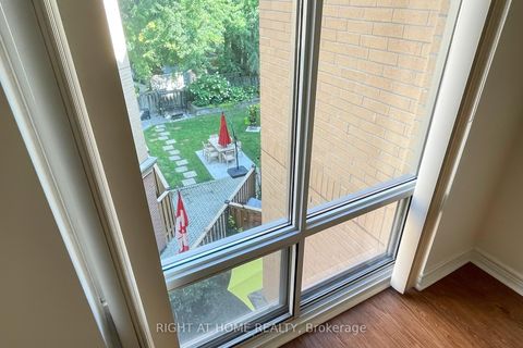 Photo 10 at 310 - 211 Randolph Road, Leaside, Toronto