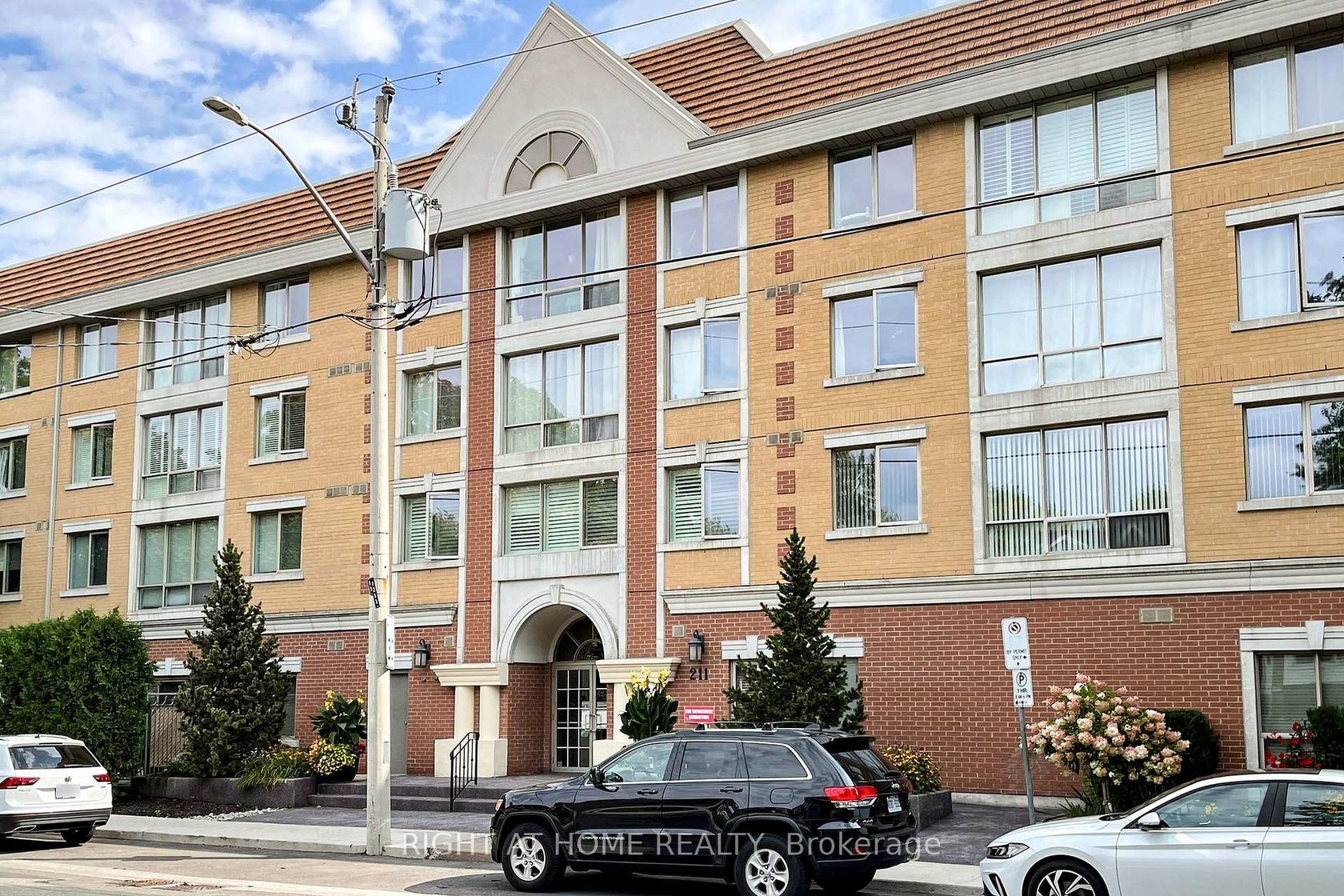 310 - 211 Randolph Road, Leaside, Toronto  by Loree Meneguzzi Real Estate 310 - 211 Randolph Road, Leaside, Toronto