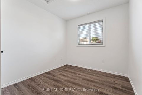 Photo 18 at 115 Laidlaw Drive, West Bayfield, Barrie