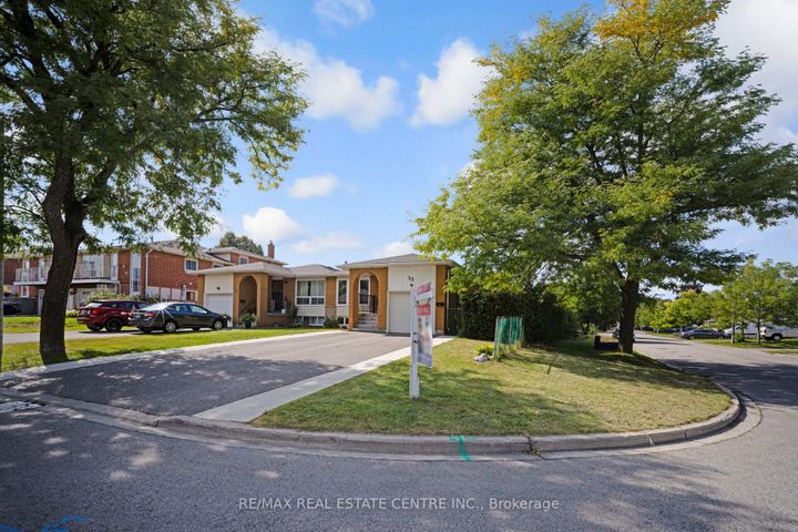 Photo 2 at 35 Madison Street, Central Park, Brampton