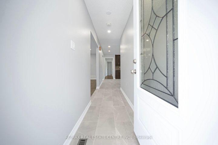 Photo 4 at 35 Madison Street, Central Park, Brampton