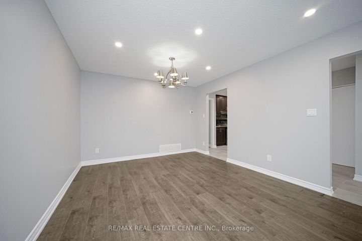 Photo 9 at 35 Madison Street, Central Park, Brampton