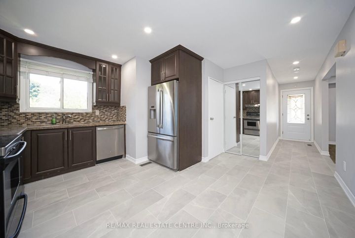 Photo 12 at 35 Madison Street, Central Park, Brampton