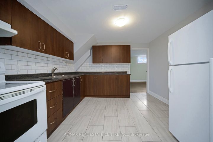 Photo 31 at 35 Madison Street, Central Park, Brampton
