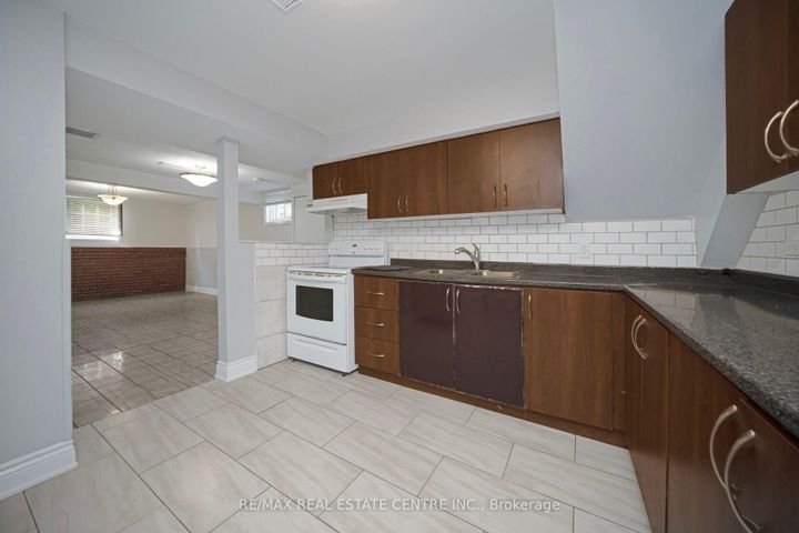 Photo 32 at 35 Madison Street, Central Park, Brampton