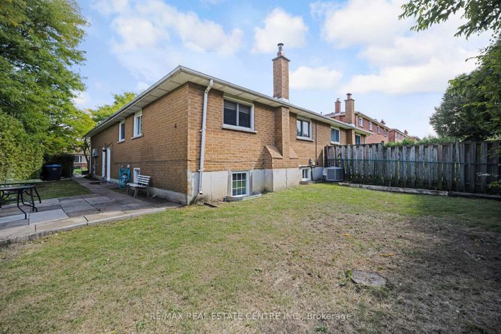 Photo 41 at 35 Madison Street, Central Park, Brampton