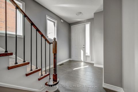 Photo 4 at 136 Vittorio De Luca Drive, East Woodbridge, Vaughan
