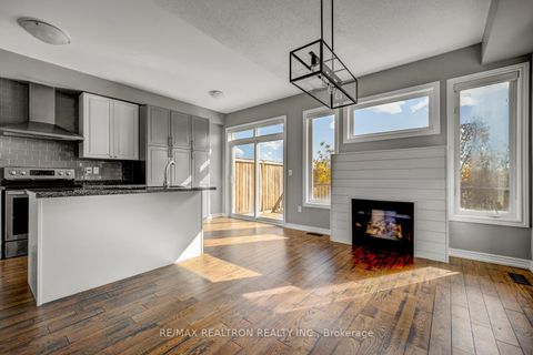 Photo 7 at 136 Vittorio De Luca Drive, East Woodbridge, Vaughan