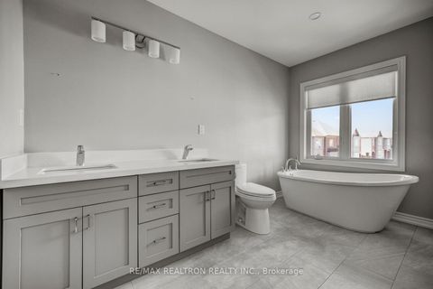 Photo 12 at 136 Vittorio De Luca Drive, East Woodbridge, Vaughan