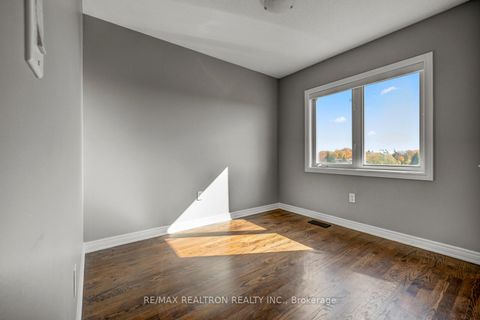 Photo 14 at 136 Vittorio De Luca Drive, East Woodbridge, Vaughan