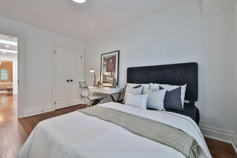 Photo 22 at 136 Bowood Avenue, Lawrence Park North, Toronto