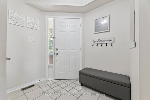 Photo 3 at 15 Blanchard Court, Brooklin, Whitby
