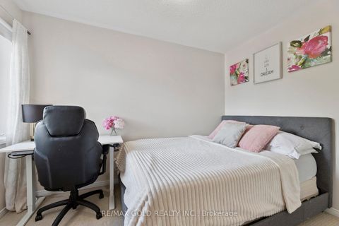 Photo 23 at 15 Blanchard Court, Brooklin, Whitby