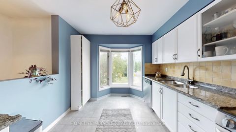 Photo 10 at 4 William Curtis Circle, College Manor, Newmarket
