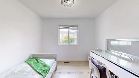Photo 25 at 4 William Curtis Circle, College Manor, Newmarket