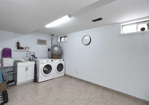 Photo 31 at 4 William Curtis Circle, College Manor, Newmarket