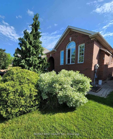 Photo 2 at 2223 Lapsley Crescent, WM Westmount, Oakville