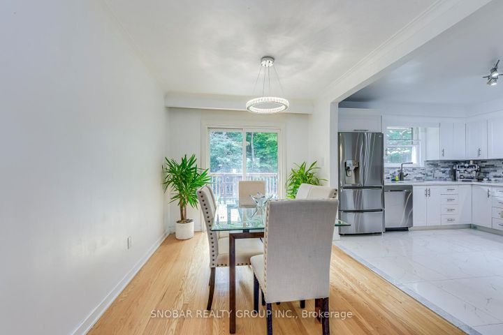 Photo 5 at 4 Haregate Court, Richview, Toronto